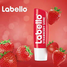 بالم لب لابلو‌ Labello با رایحه ی توت فرنگی